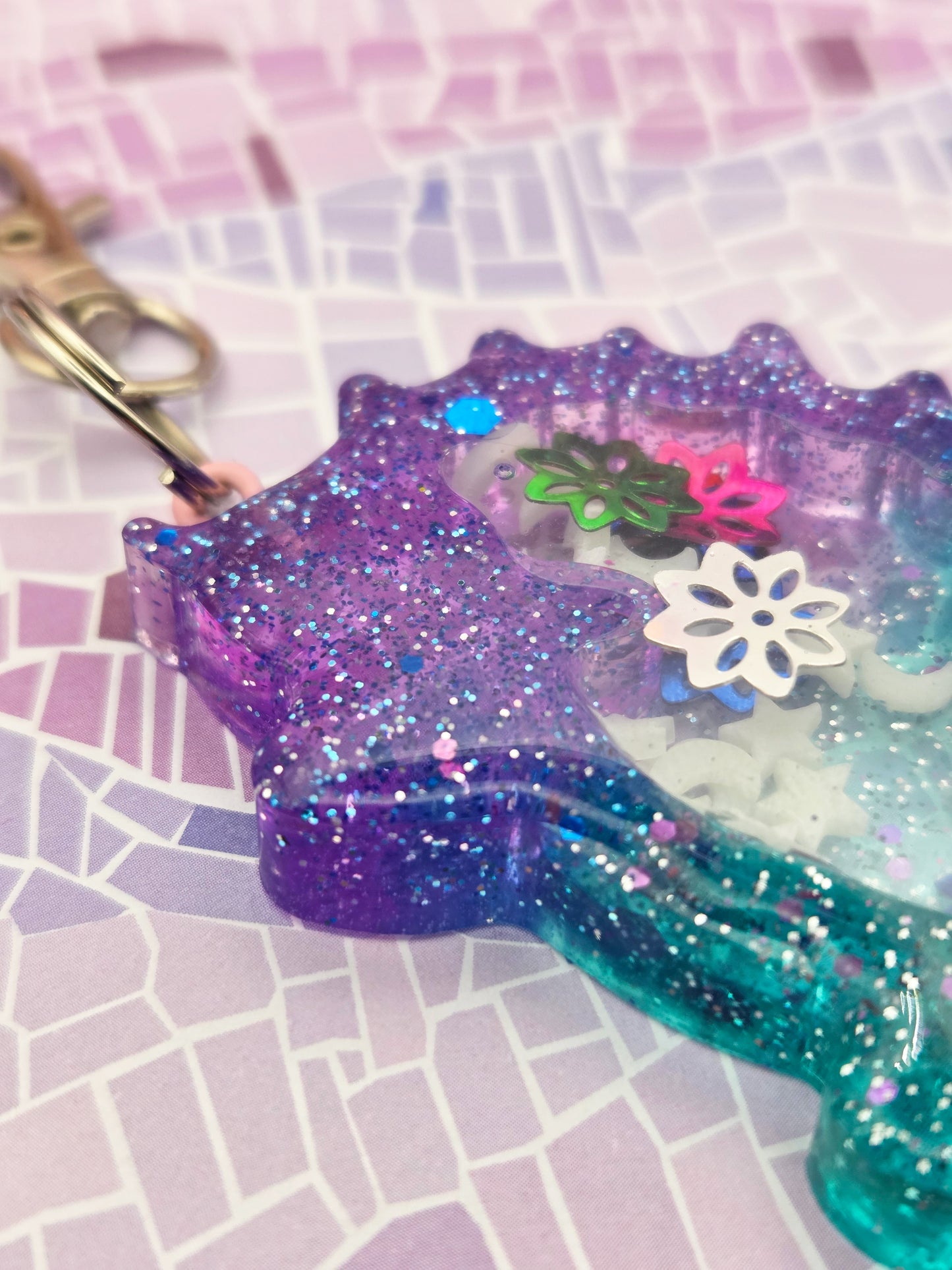 Hedgehog Shaker Keyring – Handmade Glittery Resin Charm for Sparkly Adventures