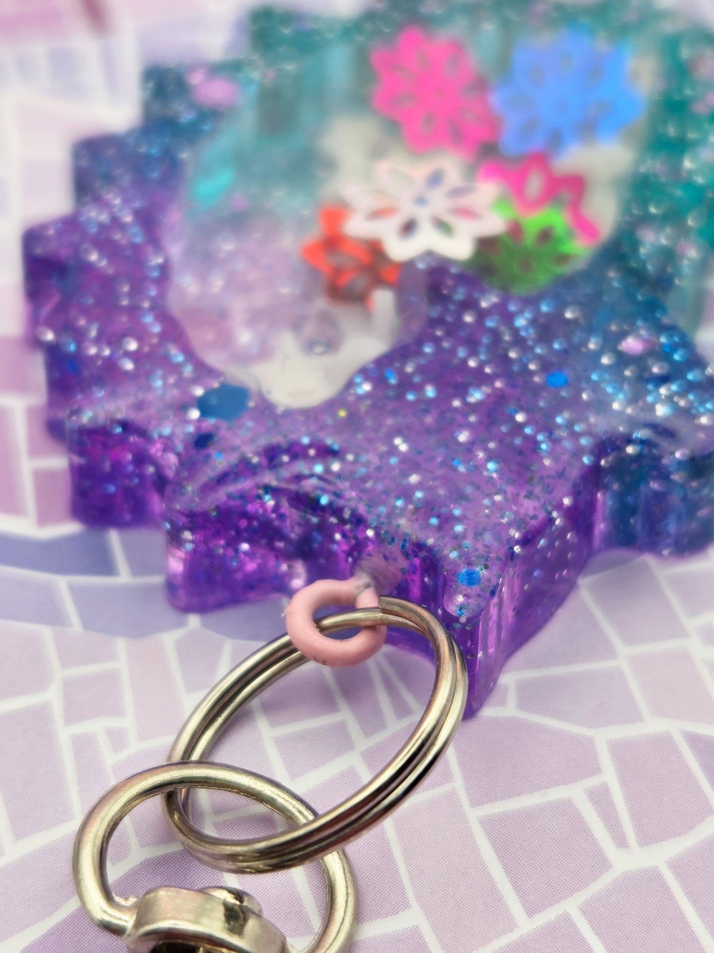 Hedgehog Shaker Keyring – Handmade Glittery Resin Charm for Sparkly Adventures