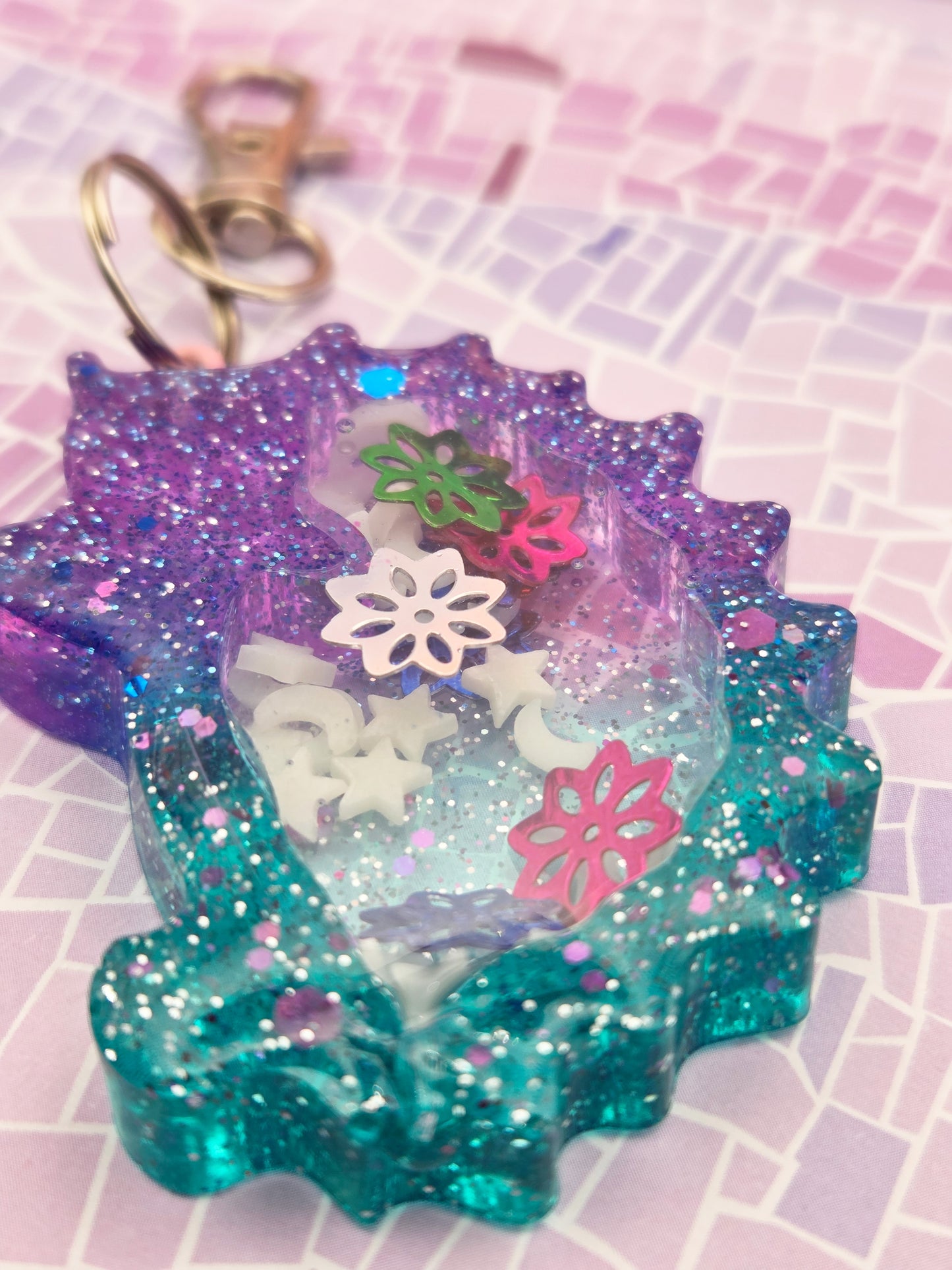 Hedgehog Shaker Keyring – Handmade Glittery Resin Charm for Sparkly Adventures