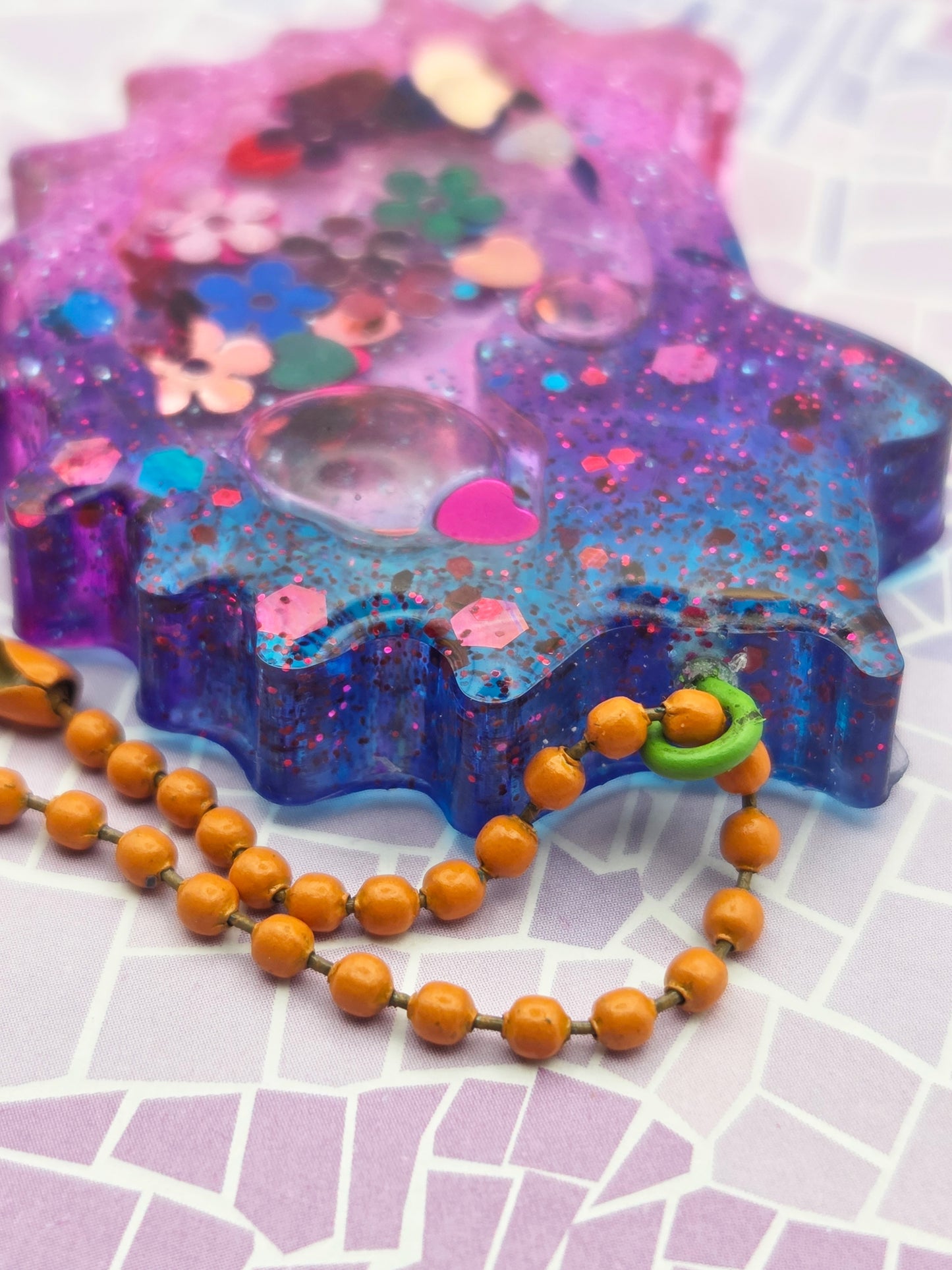 Hedgehog Shaker Keyring – Handmade Glittery Resin Charm for Sparkly Adventures