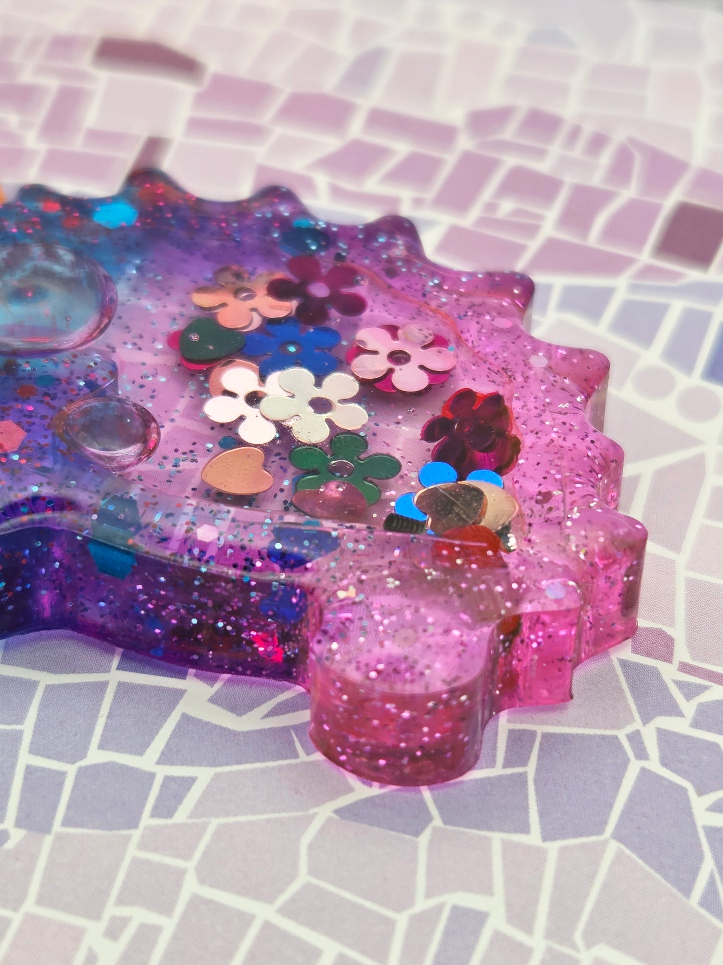 Hedgehog Shaker Keyring – Handmade Glittery Resin Charm for Sparkly Adventures